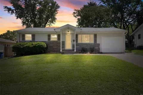 6714 Village Square Dr, Hazelwood, MO 63042