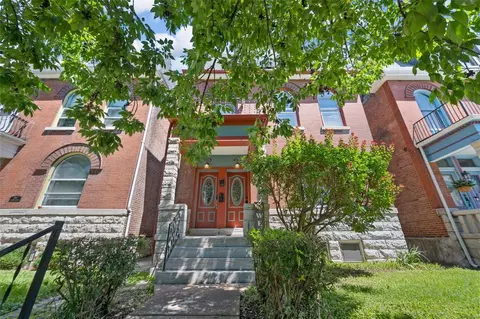 2835 Accomac St, Saint Louis, MO 63104