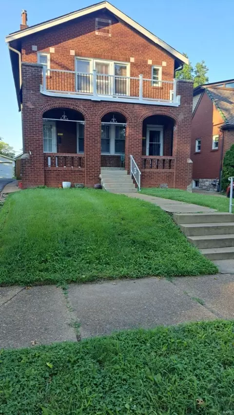 3911 Dover Pl, Saint Louis, MO 63116