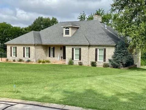 84 Gillette Field Close, Weldon Spring, MO 63304