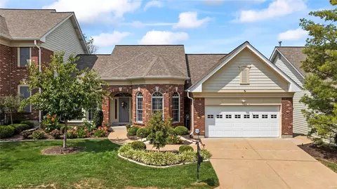 5 Picardy Hill Dr, Chesterfield, MO 63017