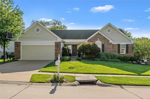 636 Loehr Estates Dr, Ballwin, MO 63021