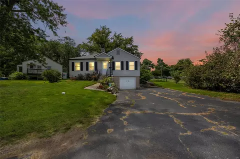 4521 Otis Dr, Saint Louis, MO 63134