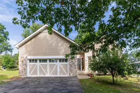 13 Crabapple Ct, Olivette, MO 63132