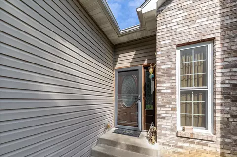 13 Crabapple Ct, Olivette, MO 63132 photo 4