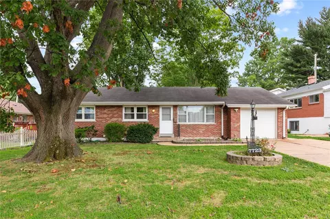 7723 Ravenhill Dr, Saint Louis, MO 63123