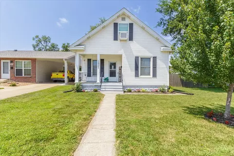 1915 N 4th, Saint Charles, MO 63301
