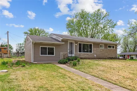 1600 Lakemoor Dr, Saint Louis, MO 63136