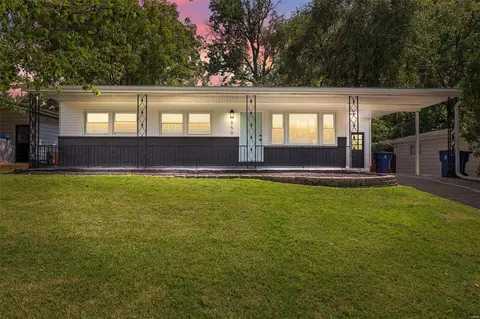 550 Apex Dr, Crestwood, MO 63126