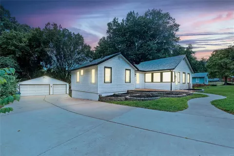 8606 Moran Pl, Saint Louis, MO 63114