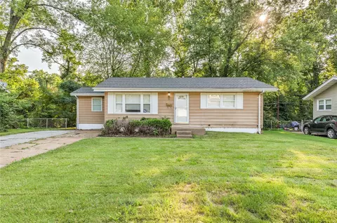 50 Fenwick Dr, Saint Louis, MO 63135
