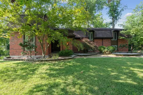 14600 Laketrails Ct, Chesterfield, MO 63017