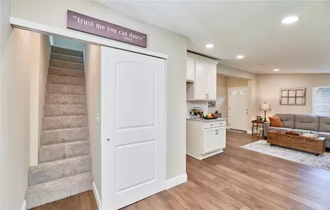 Entry Way - 255 Washington St, Augusta, MO 63332 photo 3 of 3