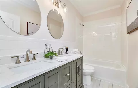 Bath - 255 Washington St, Augusta, MO 63332 photo 2 of 3