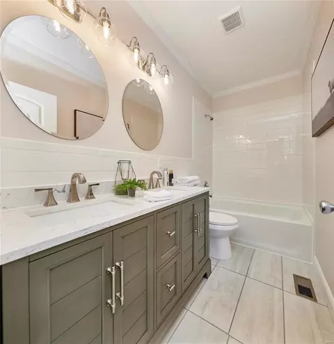 Bath - 255 Washington St, Augusta, MO 63332 photo 1 of 3