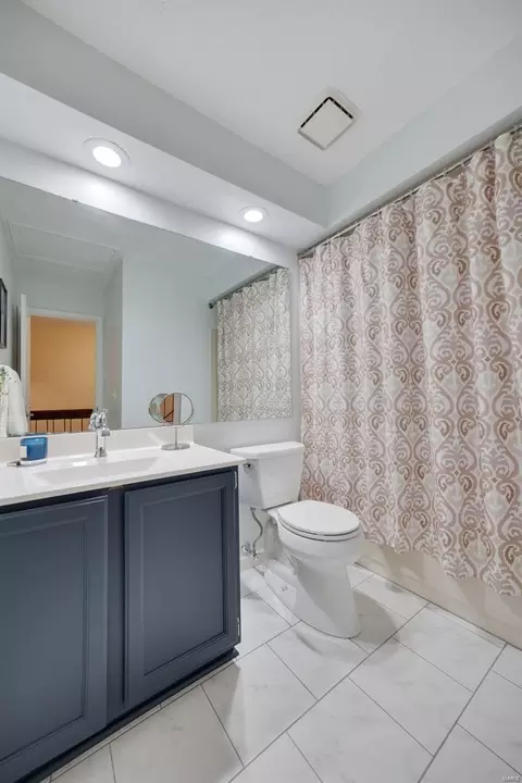 Bath - 1429 Tahoe Valley Ct, Ballwin, MO 63021 photo 6 of 6