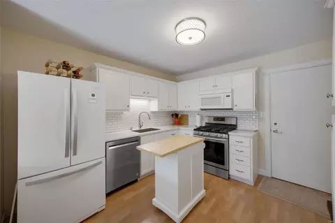 Kitchen - 1429 Tahoe Valley Ct, Ballwin, MO 63021 photo 1 of 1