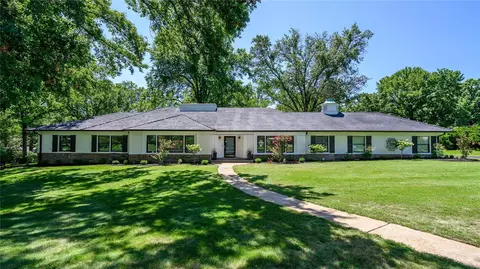 16 Country Aire, Saint Louis, MO 63131