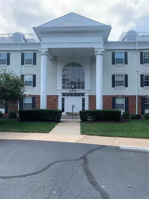 2335 Manor Grove Dr #14, Chesterfield, MO 63017
