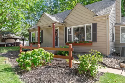 3624 Navajo Dr, Saint Louis, MO 63125