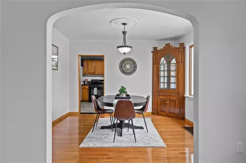 8525 Mathilda Ave, Saint Louis, MO 63123 photo 5