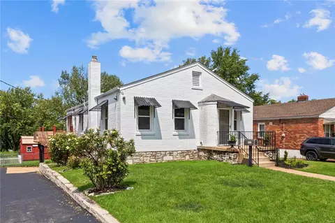 8525 Mathilda Ave, Saint Louis, MO 63123 photo 2