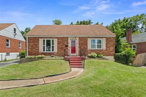 1172 Watts Ave, Saint Louis, MO 63130