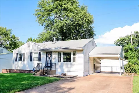 780 Saint Edith Ln, Florissant, MO 63031