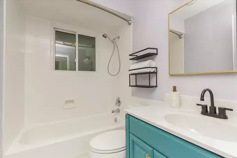 Bath - 476 Applestone Dr, Ballwin, MO 63021 photo 1 of 3