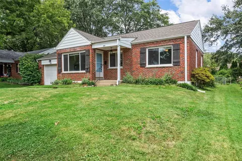 209 Sunningwell Dr, Saint Louis, MO 63119