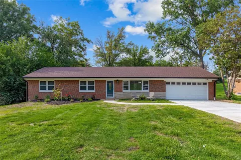 44 Chieftain Dr, Saint Louis, MO 63146