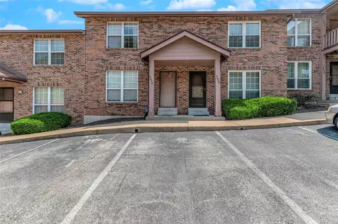 2428 Silkwood Dr, Saint Louis, MO 63114