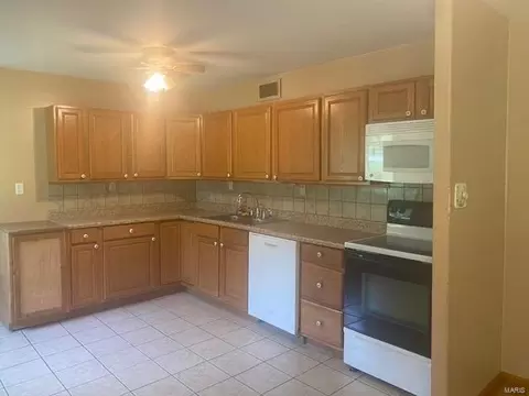 Kitchen - 816 Streiff Ln, Ballwin, MO 63011 photo 1 of 1
