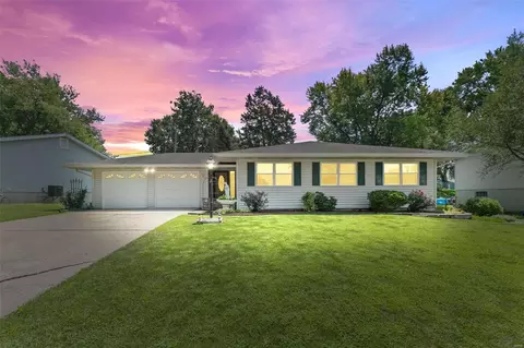 26 Elm Dr, St. Peters, MO 63376
