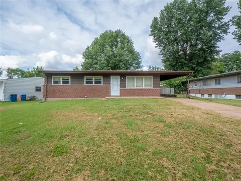 9715 Glen Owen Dr, Saint Louis, MO 63136