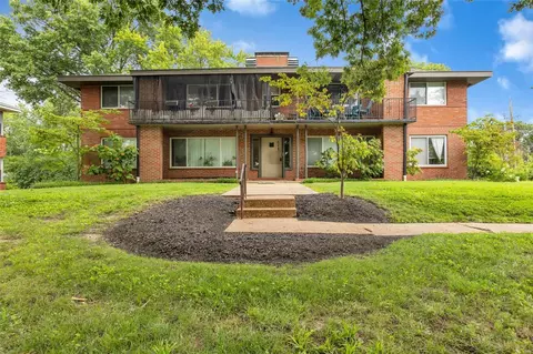 8227 Delmar Blvd, Saint Louis, MO 63124