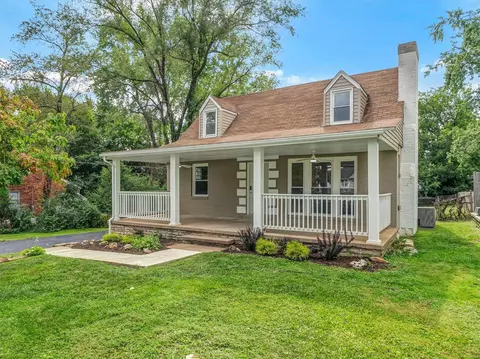 1949 Korando Ave, Overland, MO 63114