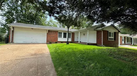 2080 Huntington Dr, Florissant, MO 63033