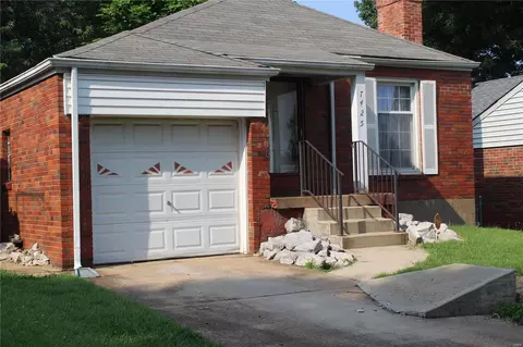 7425 Marillac Dr, Saint Louis, MO 63121
