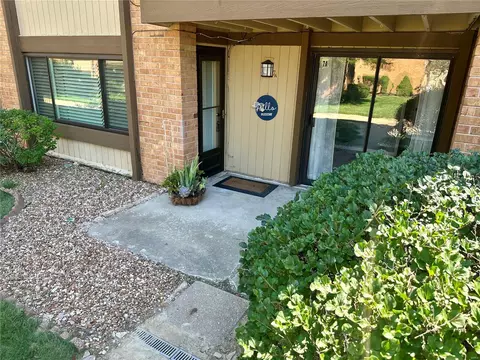 7 Fairways Cir #A, Saint Charles, MO 63303