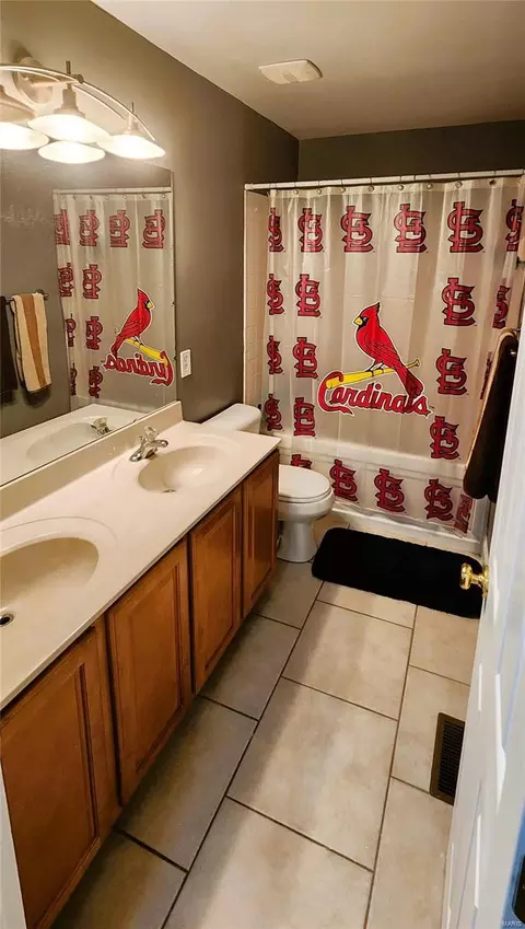 Bath - 12 Beacon Trail Ct, O'fallon, MO 63366 photo 3 of 4