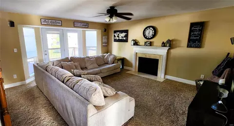Living - 12 Beacon Trail Ct, O'fallon, MO 63366 photo 3 of 5
