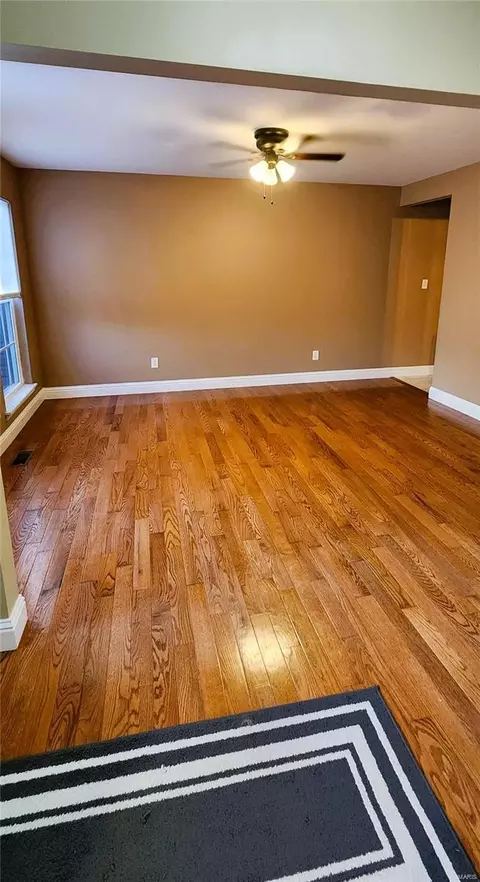 Living - 12 Beacon Trail Ct, O'fallon, MO 63366 photo 2 of 5