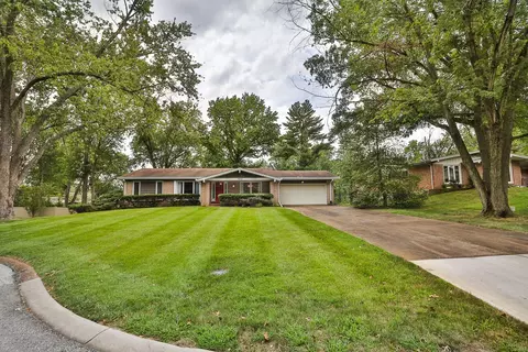 512 Kenilworth Ln, Ballwin, MO 63011