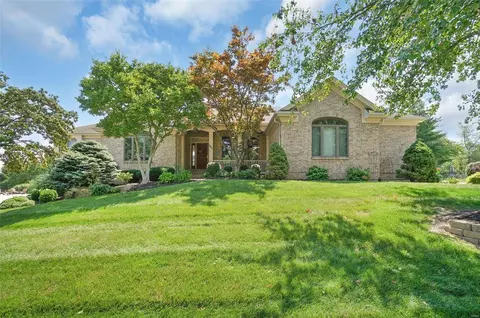 1441 Lake Knoll Dr, Lake Saint Louis, MO 63367
