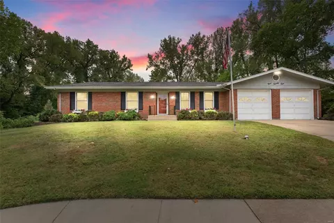 924 Ruth Dr, Saint Charles, MO 63301