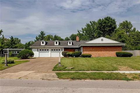 8287 Cadillac Ln, Saint Louis, MO 63134
