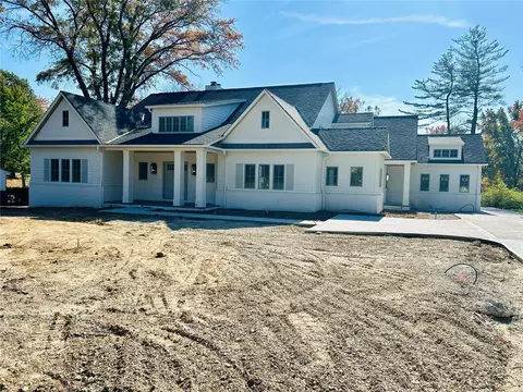 24 Woodcrest Dr, Ladue, MO 63124