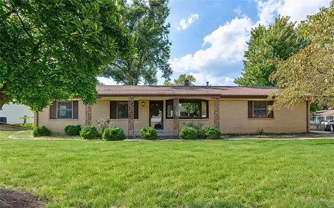 1 Saint Michael Dr, Saint Peters, MO 63376