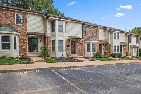 4511 Pegasus Dr, Saint Louis, MO 63129